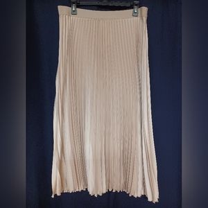 H&M Cream pleated skirt. Size L. Never worn.